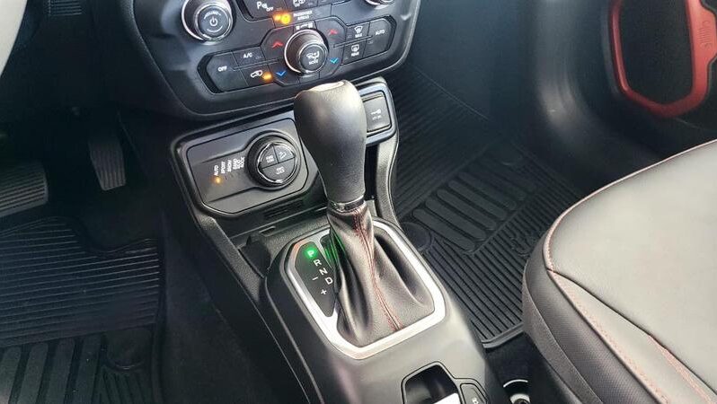 
								Jeep Renegade Trailhawk T270 1.3 Turbo 4×4 2023 full									