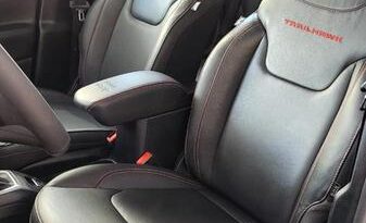 
									Jeep Renegade Trailhawk T270 1.3 Turbo 4×4 2023 full								