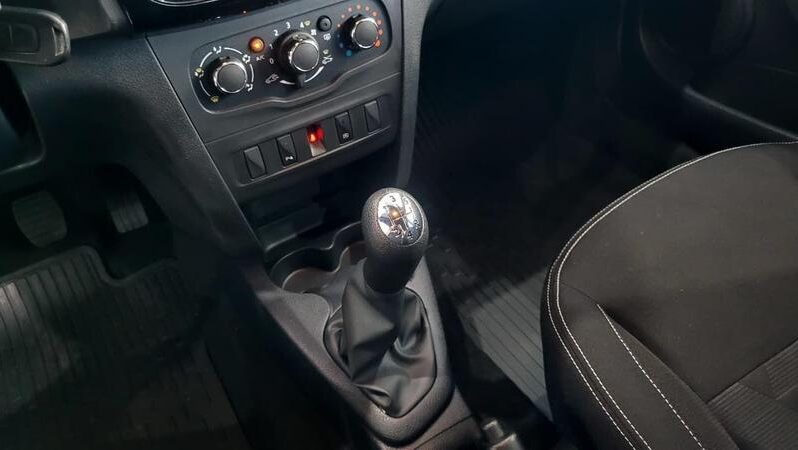
								Renault Logan Zen 1.0 2025 full									