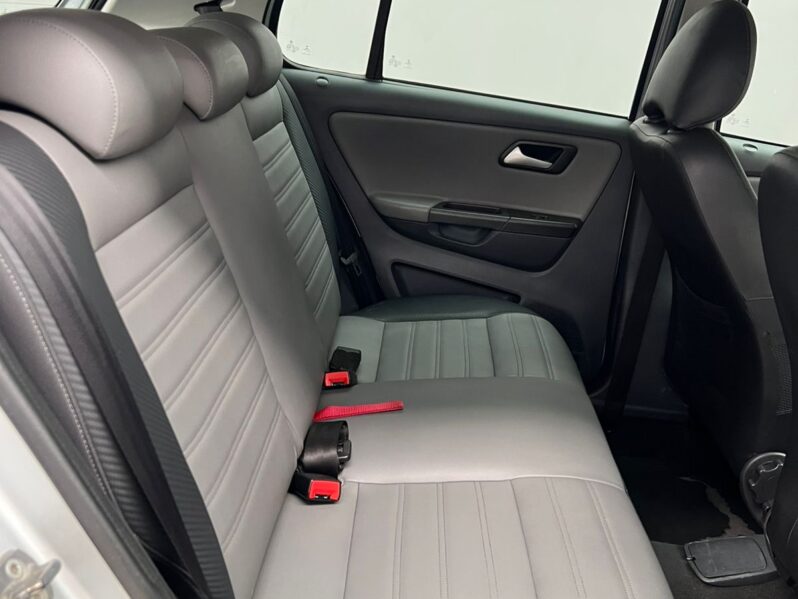 
								Volkswagen CrossFox 1.6 16v MSI (Flex) 2015 full									