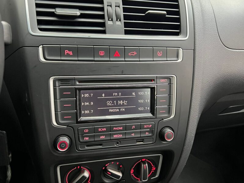 
								Volkswagen CrossFox 1.6 16v MSI (Flex) 2015 full									
