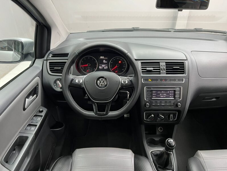 
								Volkswagen CrossFox 1.6 16v MSI (Flex) 2015 full									