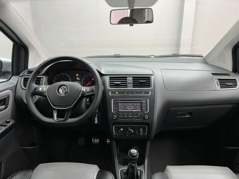 
								Volkswagen CrossFox 1.6 16v MSI (Flex) 2015 full									