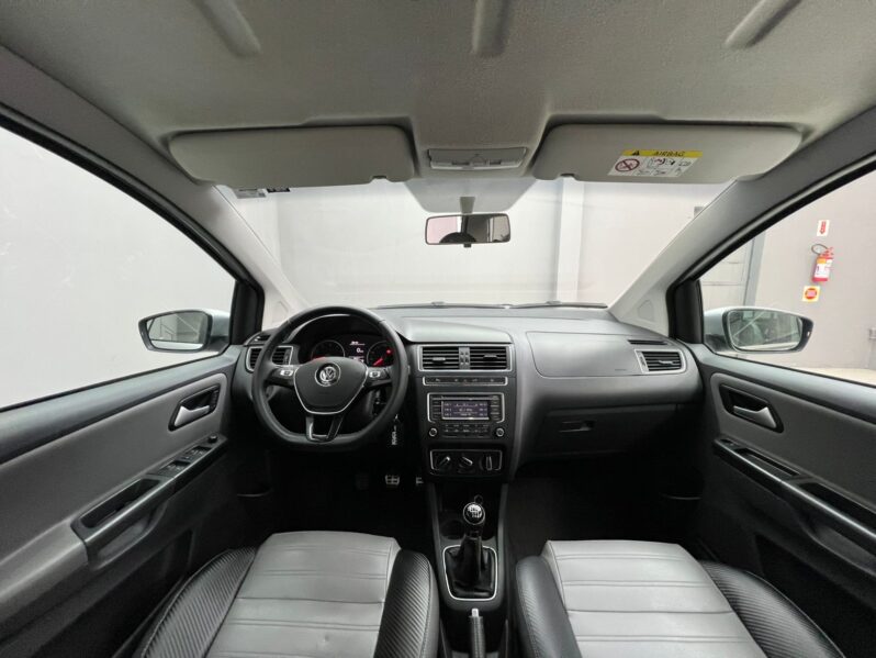 
								Volkswagen CrossFox 1.6 16v MSI (Flex) 2015 full									