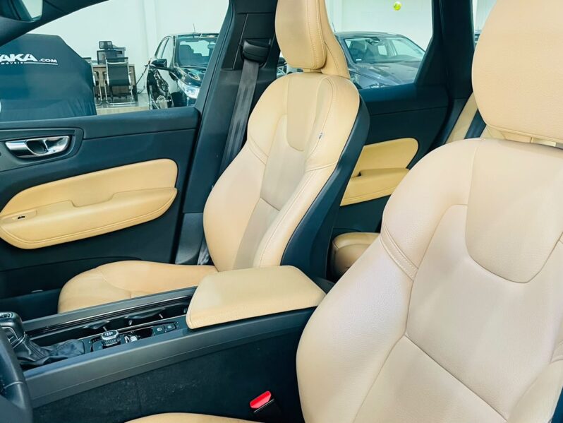 
								Volvo XC60 2.0 D5 Momentum 4WD 2019 full									