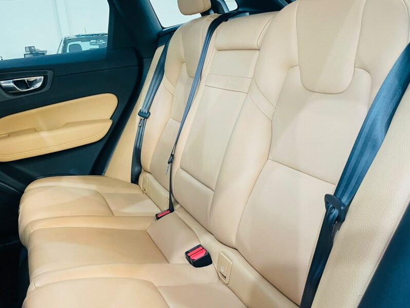 
								Volvo XC60 2.0 D5 Momentum 4WD 2019 full									