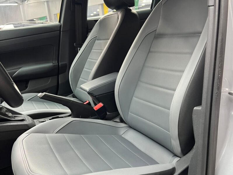 
								Volkswagen Nivus Highline 200 TSI 2023 full									