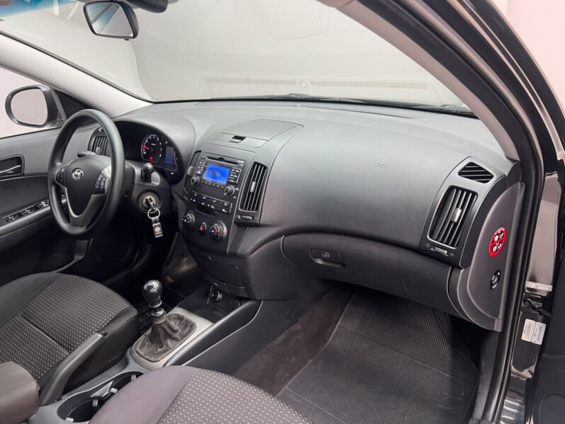 
								Hyundai i30 GLS 2.0 16V 2010 full									
