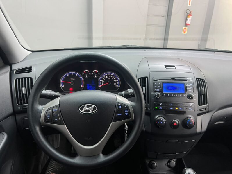 
								Hyundai i30 GLS 2.0 16V 2010 full									