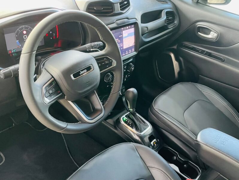 
								Jeep Renegade Série S T270 4×4 AT9 2022 full									